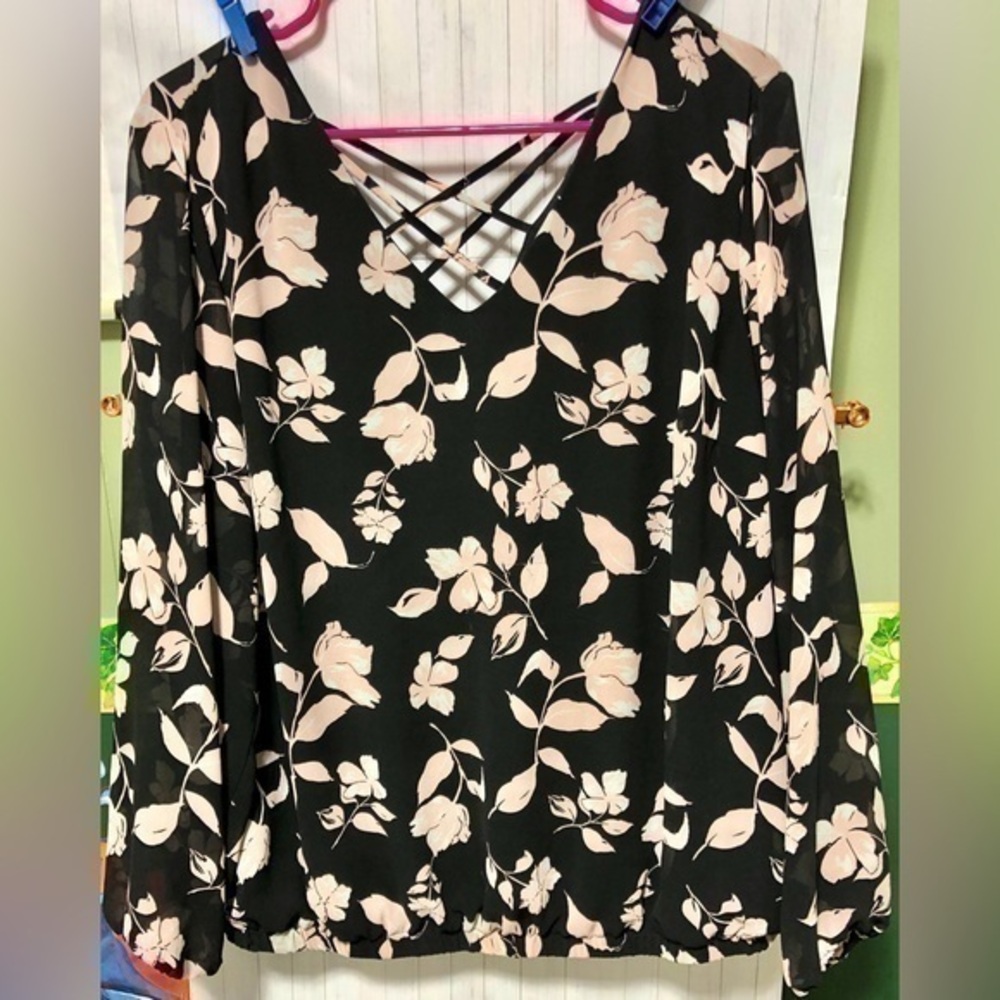 🍉Torrid floral print sheer blouse on black